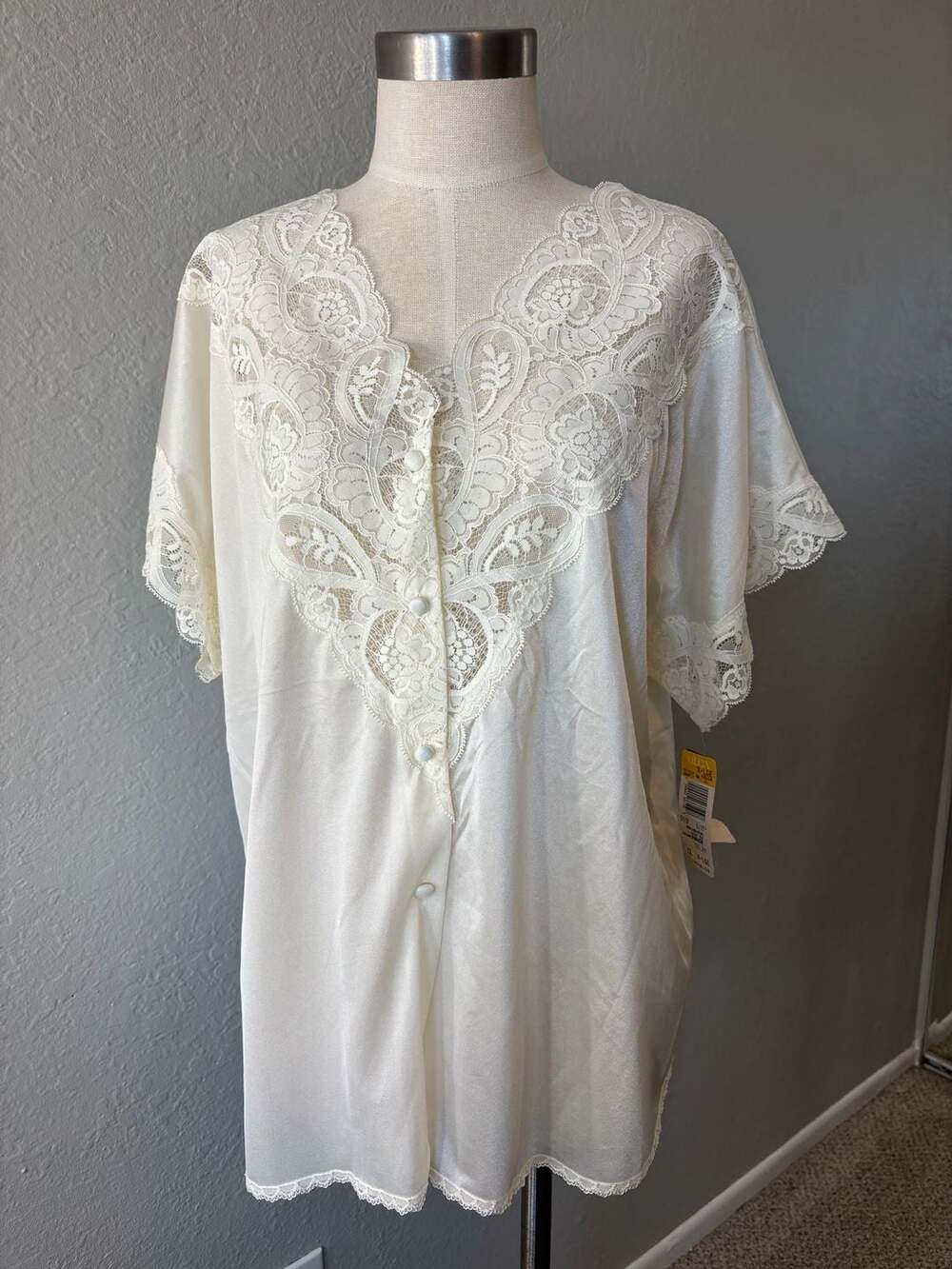 Olga Style 95080 Lace Trim Button Front Nightgown Size XL